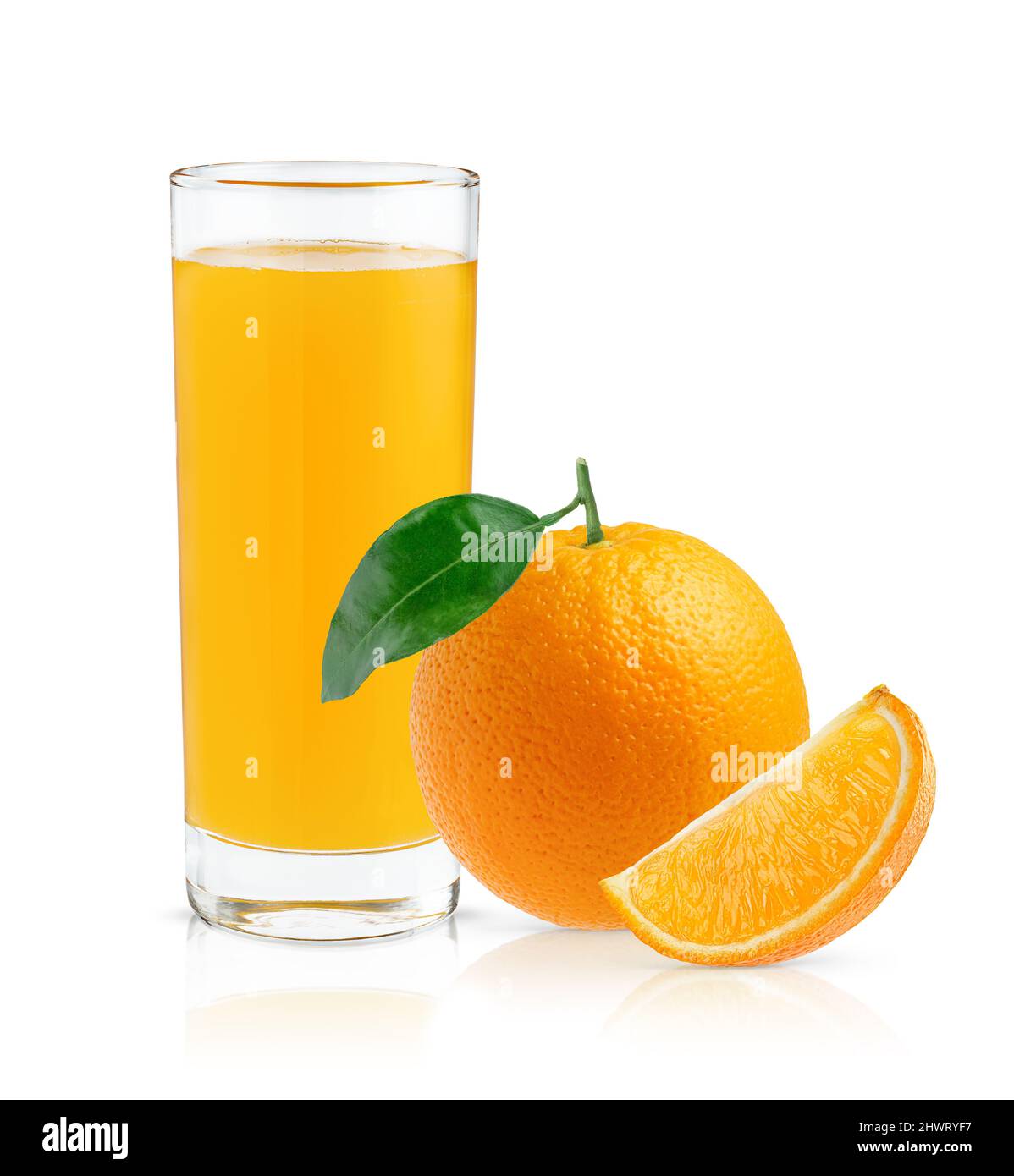Verre de jus d'orange isolé sur fond blanc avec passe-cheveux Photo Stock -  Alamy