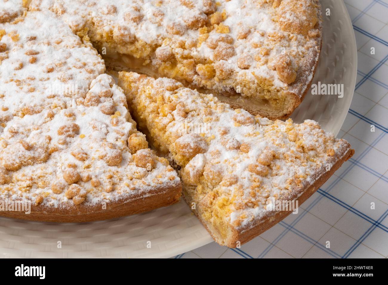 Gâteau traditionnel aux pommes hollandaises frais et gros plan Banque D'Images