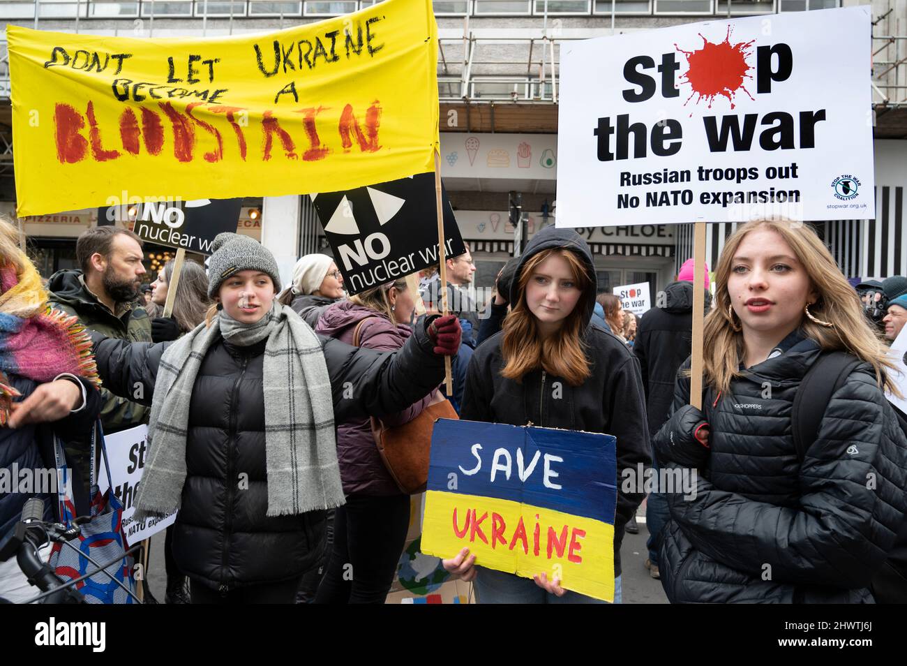 Londres Mars 6th 2022. Manifestation contre la guerre en Ukraine organisée par Halte à la guerre. Banque D'Images