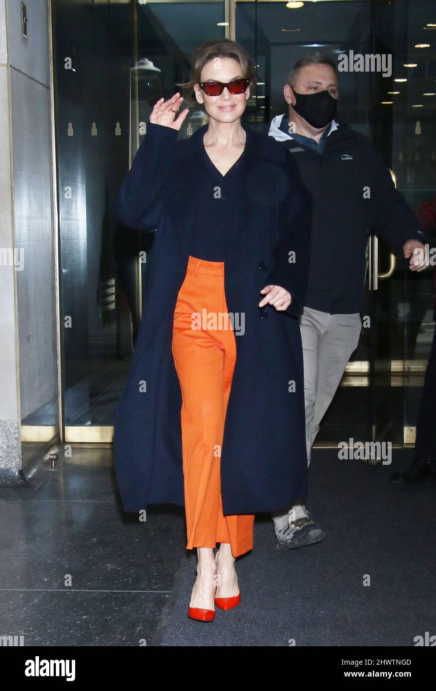 New York Ny Etats Unis 7th Mars 22 Renee Zellweger Vu Apres Une Apparition Sur Le Salon D Aujourd Hui De Nbc Faisant La Promotion De Sa Serie Thing About Pam Le 07 Mars 22