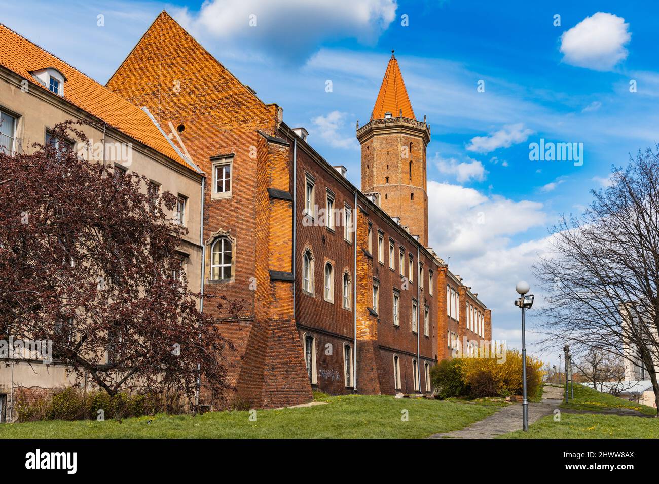 Legnica, Pologne - avril 2021 : façade du château de Piast à Legnica Banque D'Images