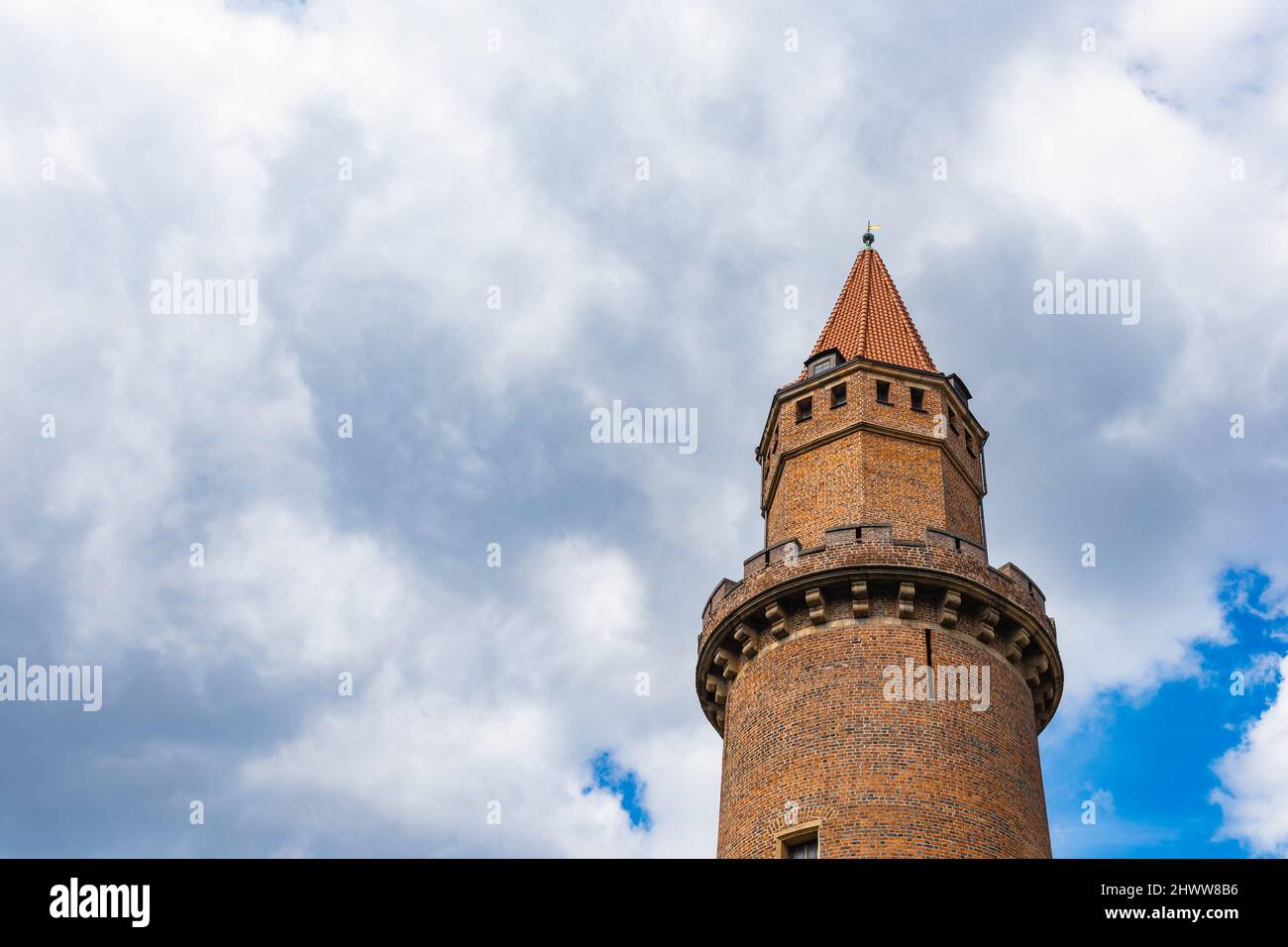 Legnica, Pologne - avril 2021 : Tour du château de Piast à Legnica Banque D'Images