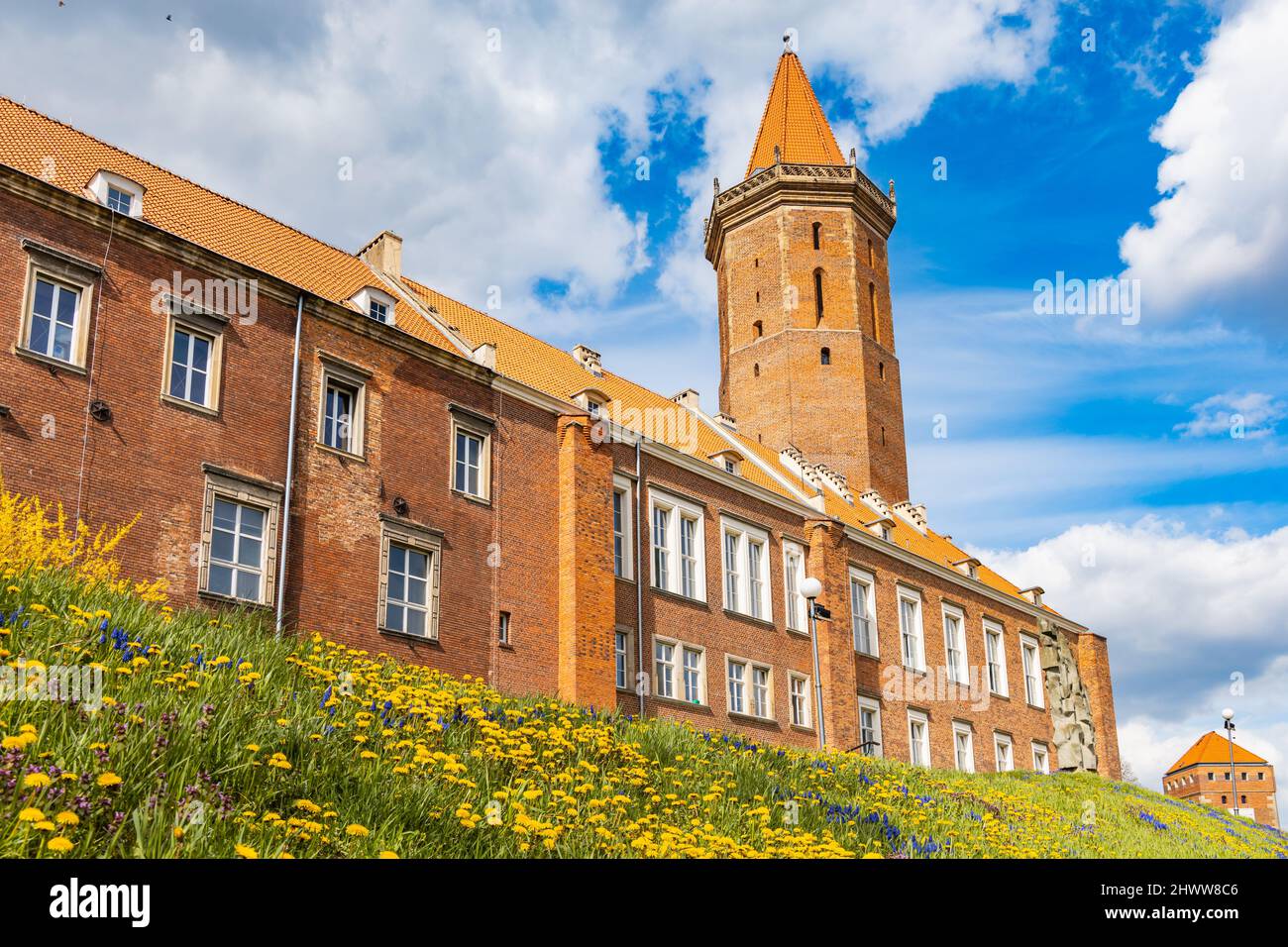 Legnica, Pologne - avril 2021 : façade du château de Piast à Legnica Banque D'Images