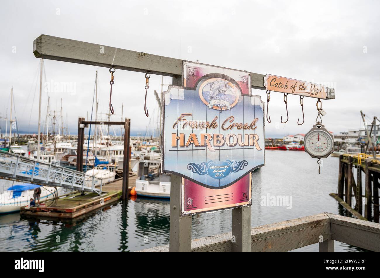 Des bateaux de pêche commerciaux ont été amarrés au port de French Creek, le long de la route de l'île de Vancouver, entre Nanaimo et Courtney, C.-B., Canada. Banque D'Images