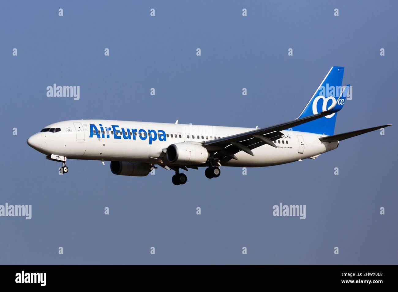 La compagnie aérienne AirEuropa débarque sur la piste dans une ville d'aeroport El Prat à Barcelone Banque D'Images