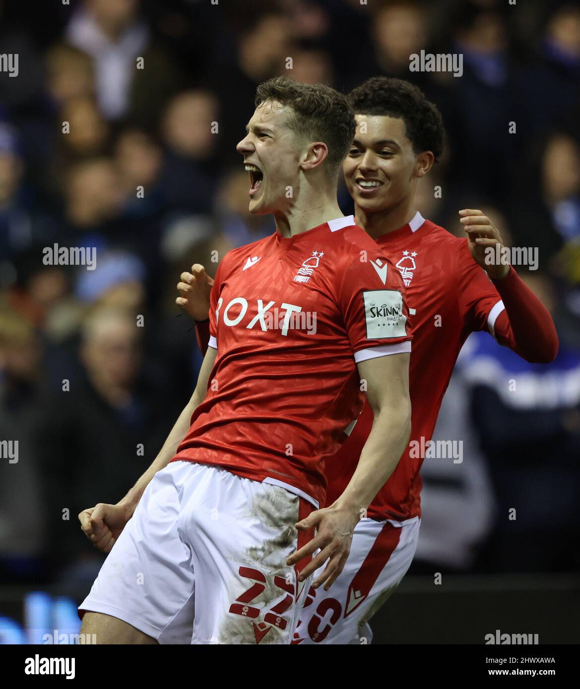 Nottingham, Royaume-Uni. 07th mars 2022. Ryan Yates (NF) célèbre le deuxième but forestier (2-1) au Nottingham Forest v Huddersfield Town, Emirates FA Cup 5th Round match, au City Ground, Nottingham, Notts. Crédit : Paul Marriott/Alay Live News Banque D'Images