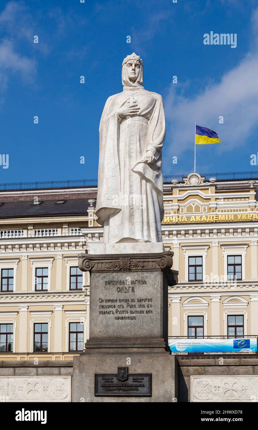 Monument à la Grand Princesse Olga, sur la place St Michael's, Uppertown, Kiev, Ukraine Banque D'Images