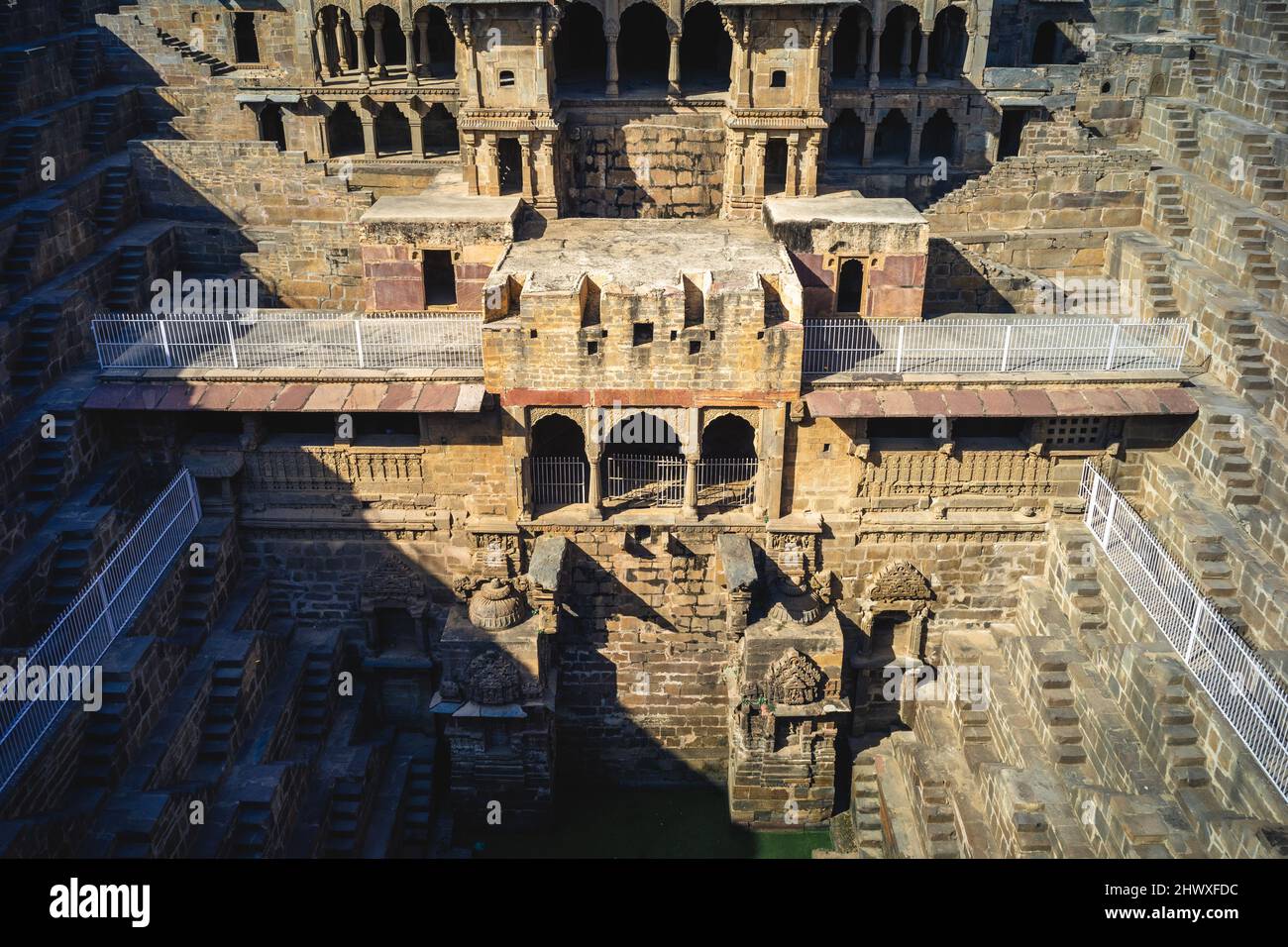 Étape Chand Baori au village d'Abhaneri près de Bandikui au Rajasthan, en inde Banque D'Images