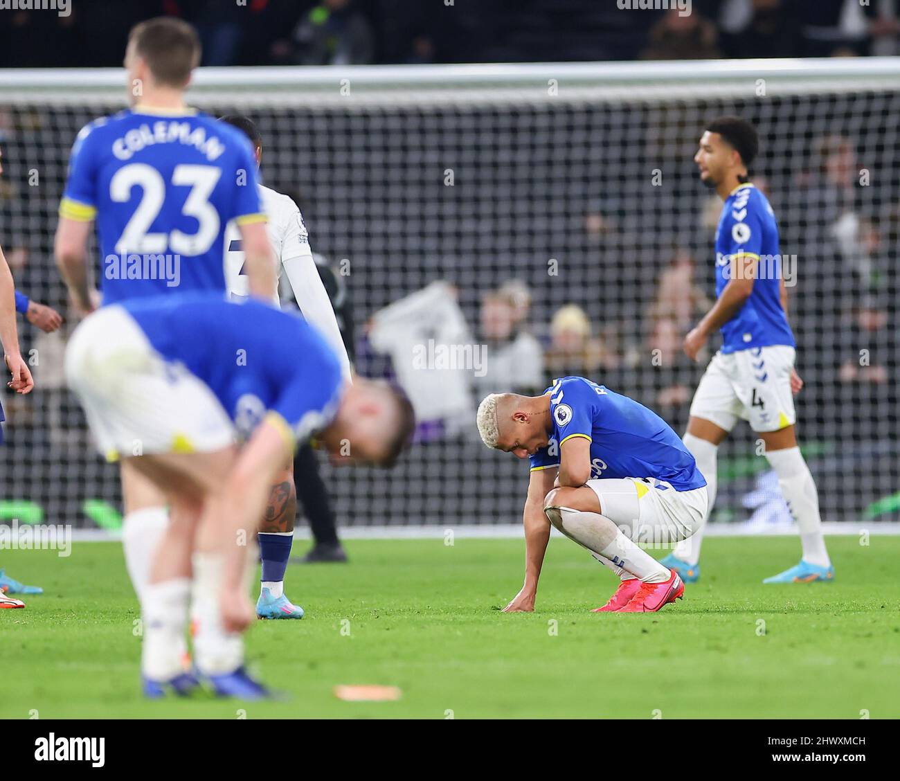 Londres, Angleterre, 7th mars 2022. Richarlison, d'Everton, semble abattu à la suite du match de la Premier League au Tottenham Hotspur Stadium, Londres. Le crédit photo devrait se lire: Jacques Feeney / Sportimage Banque D'Images