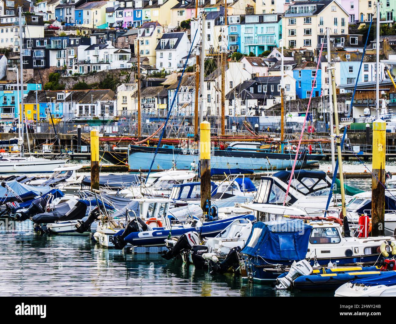 Port et ville de Brixham dans le sud du Devon. Banque D'Images