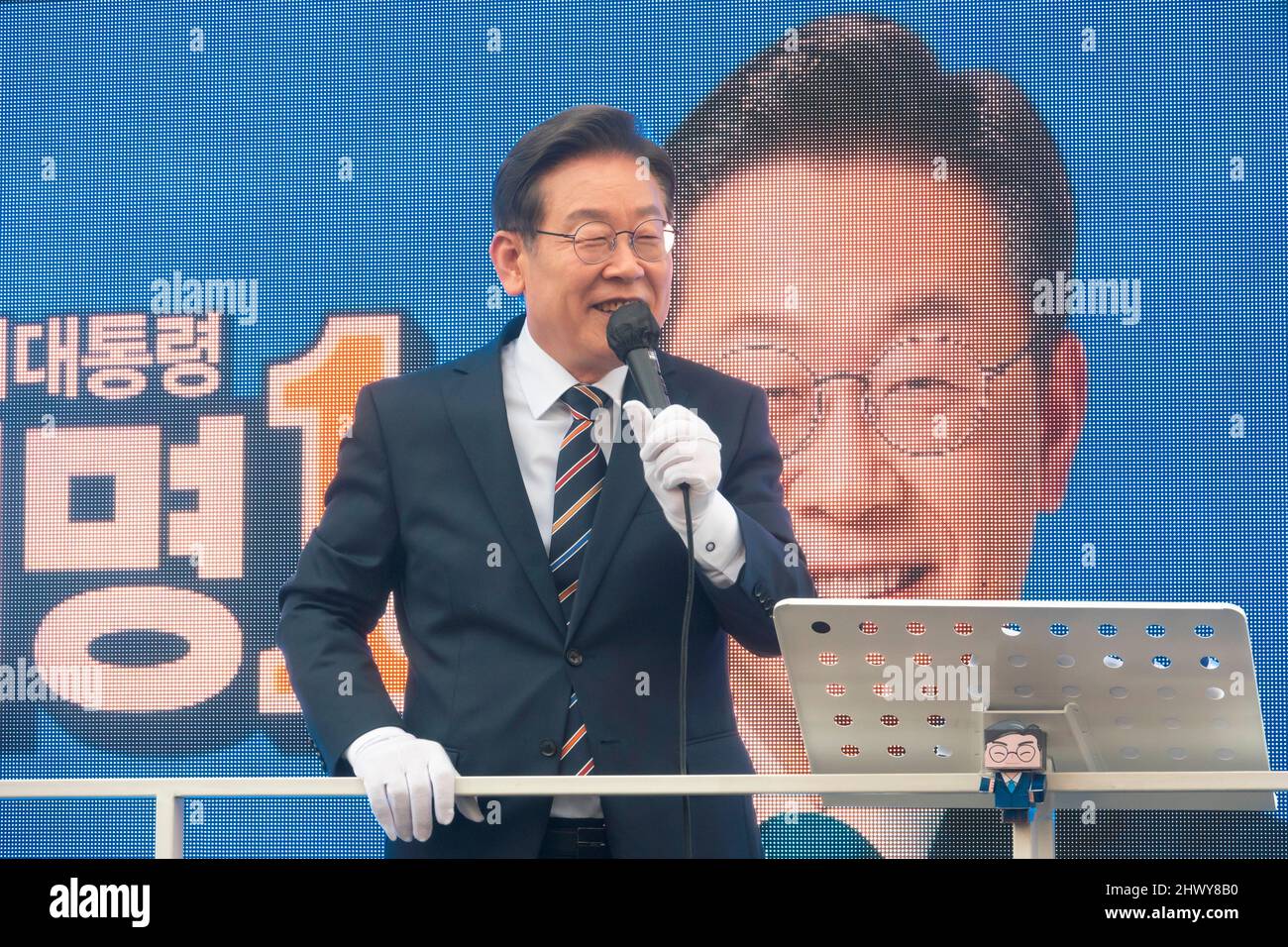 Lee Jae-Myung, 8 mars 2022 : le candidat au pouvoir du Parti démocratique de Corée, Lee Jae-Myung, participe à sa campagne à Séoul, en Corée du Sud. L'élection présidentielle de 2022 en Corée du Sud aura lieu le 9 mars. Credit: Lee Jae-won/AFLO/Alay Live News Banque D'Images