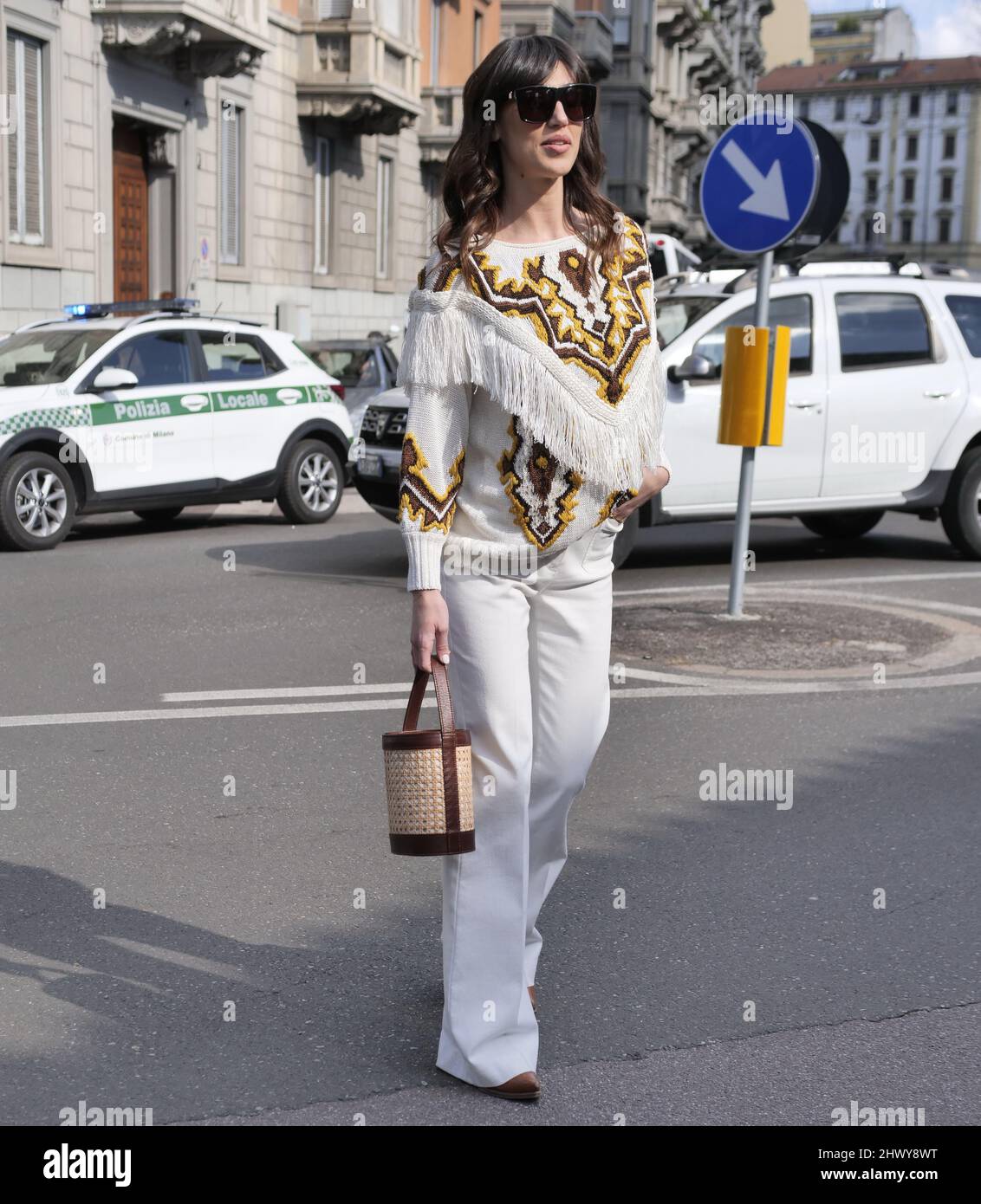 Cecilia Rodriguez Street style tenue pendant Milano Fashion week 2022  automne hiver femme Colditions Luisa Spagnoli styliste Photo Stock - Alamy