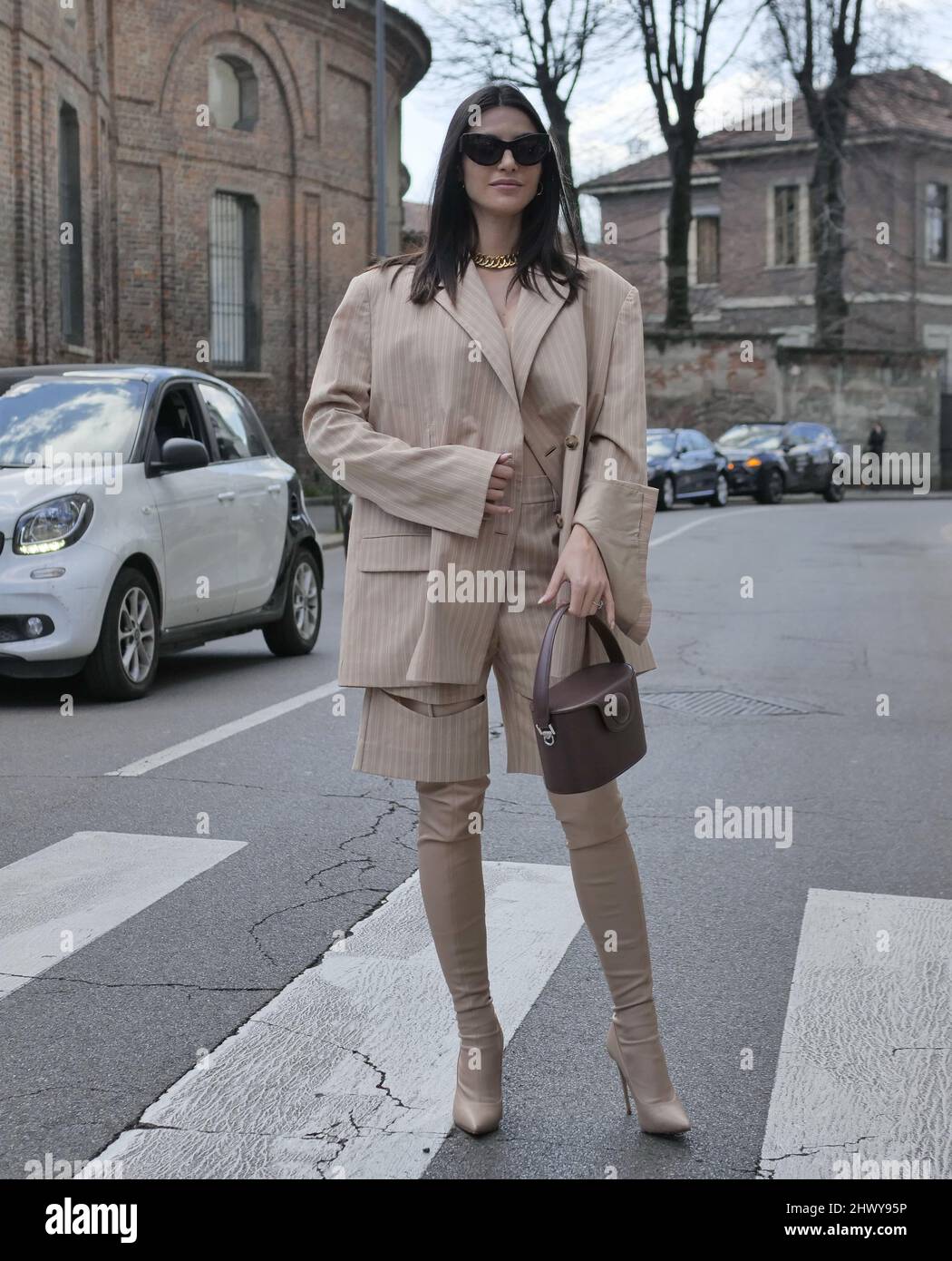 Nicole Mazzocato Street style tenue pendant Milano Fashion week 2022  automne hiver femme Colditions Luisa Spagnoli styliste Photo Stock - Alamy