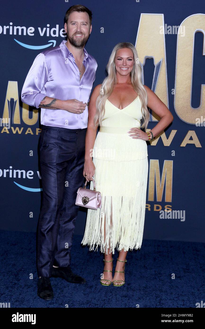 7 mars 2022, Las Vegas, NV, Etats-Unis: LAS VEGAS - 7 MARS: Charles Kelley, Cassie McConnell à l'Academy of Country Music Awards 2022 arrivées au stade Allegent le 7 mars 2022 à Las Vegas, NV (Credit image: © Kay Blake/ZUMA Press Wire) Banque D'Images