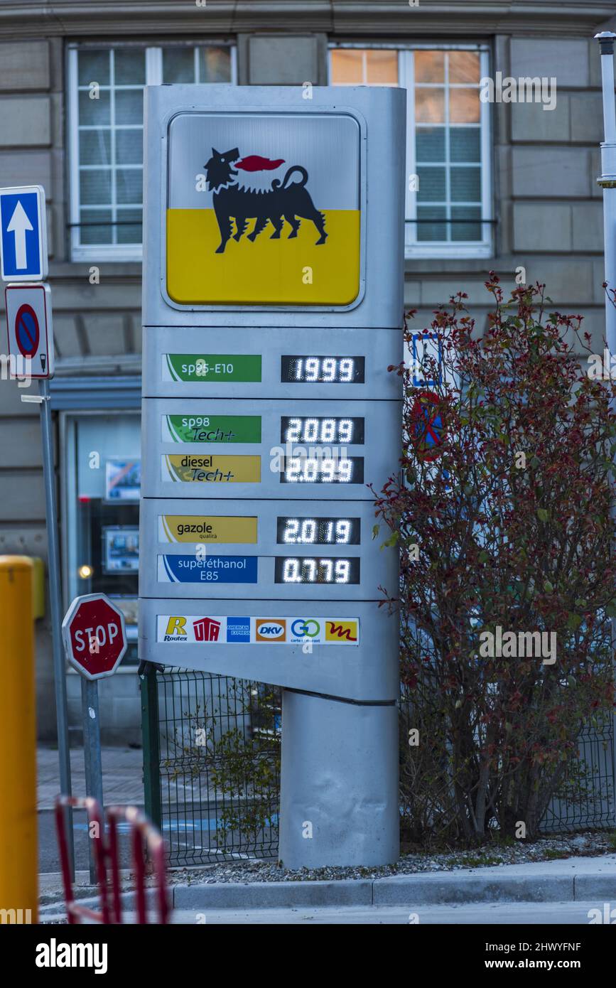 Petrol station france Banque de photographies et d'images à haute  résolution - Alamy