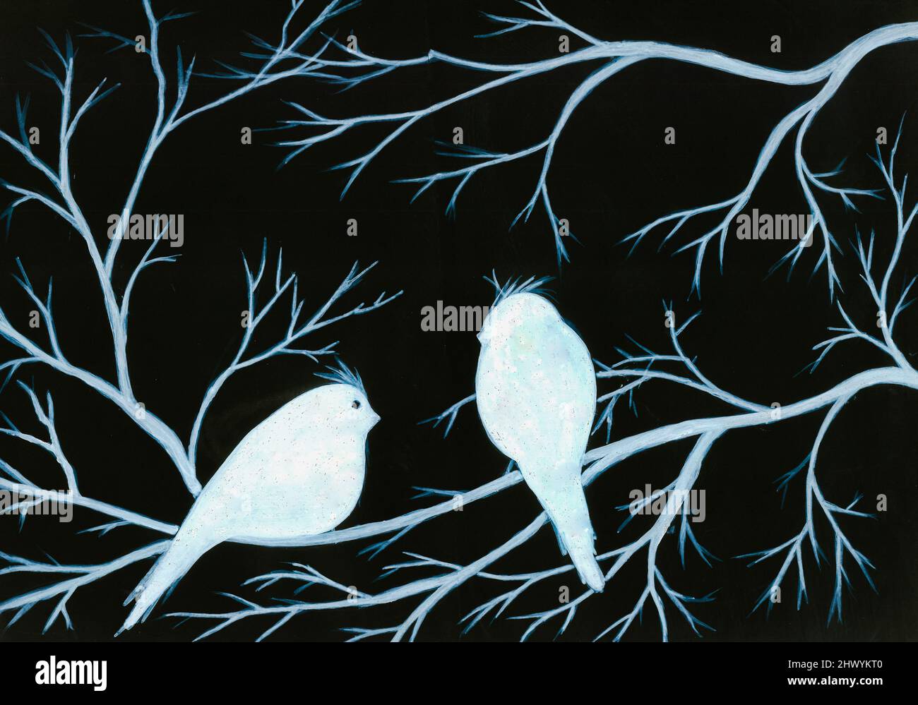 Deux oiseaux blancs et branches blanches sur fond noir. Peinture acrylique. Banque D'Images