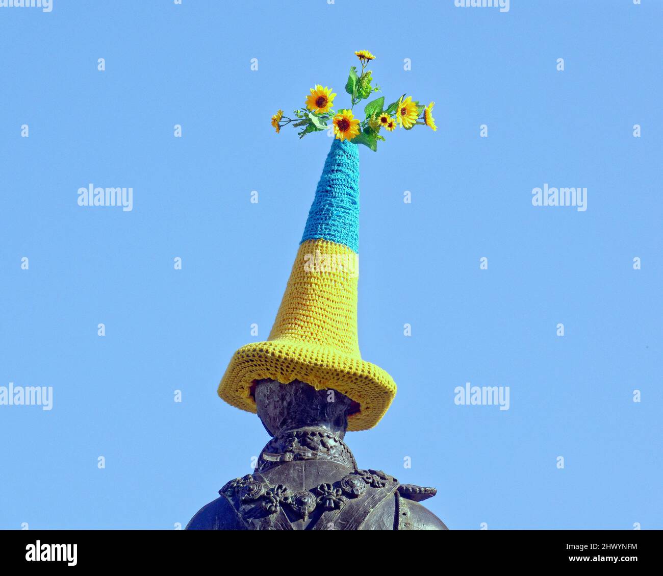 Glasgow, Écosse, Royaume-Uni 8th mars 2022. Ukraine Vigil continue sur la place George avec de nouvelles affiches de ville. Crédit Gerard Ferry/Alay Live New Banque D'Images