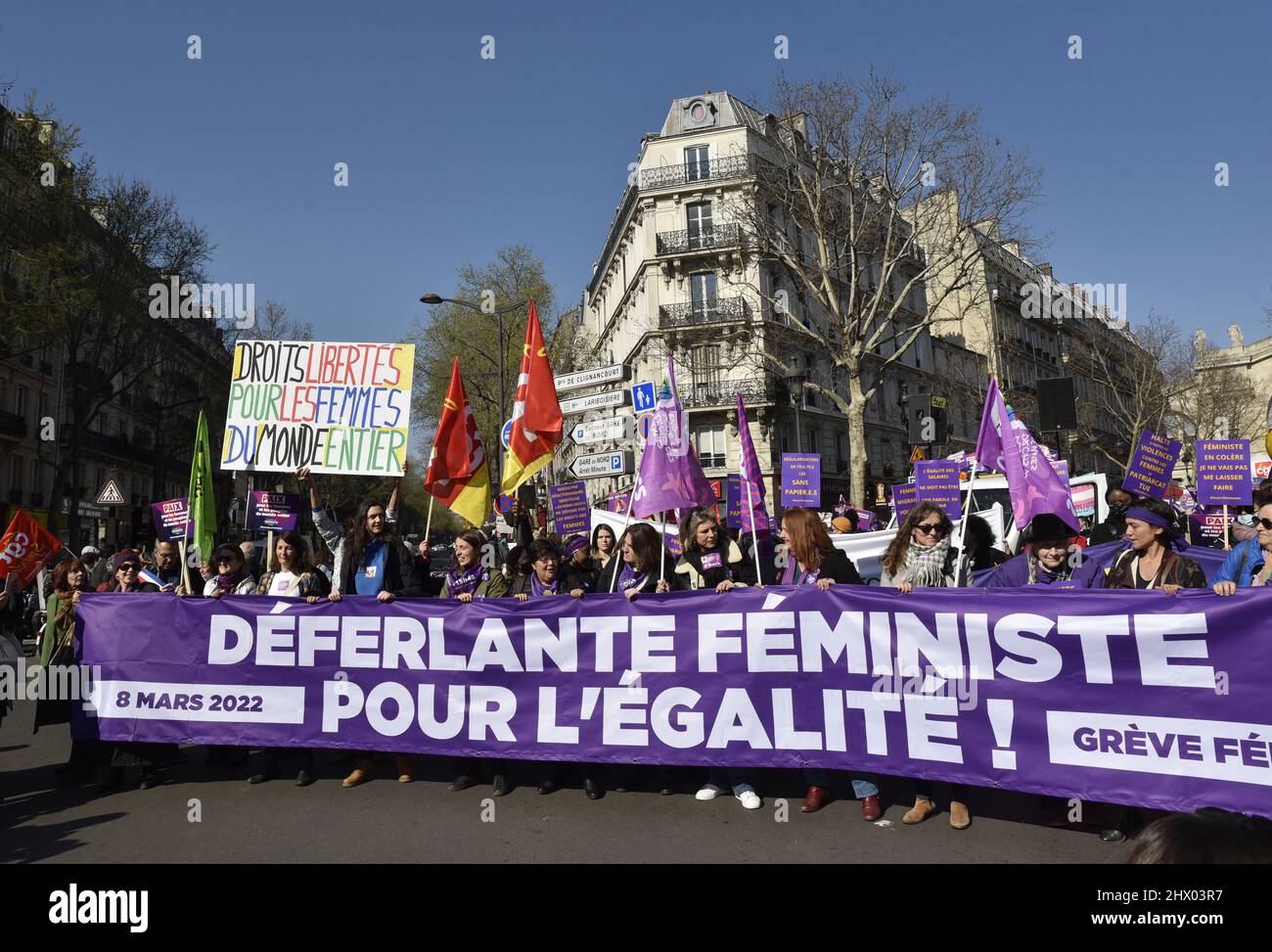 Paris, France, le 08 mars 2022. Manifestation pour la Journée internationale de la femme à Paris, France, le 08 mars 2022. Photo de Patrice Pierrot/ABACAPRESS.COM Banque D'Images