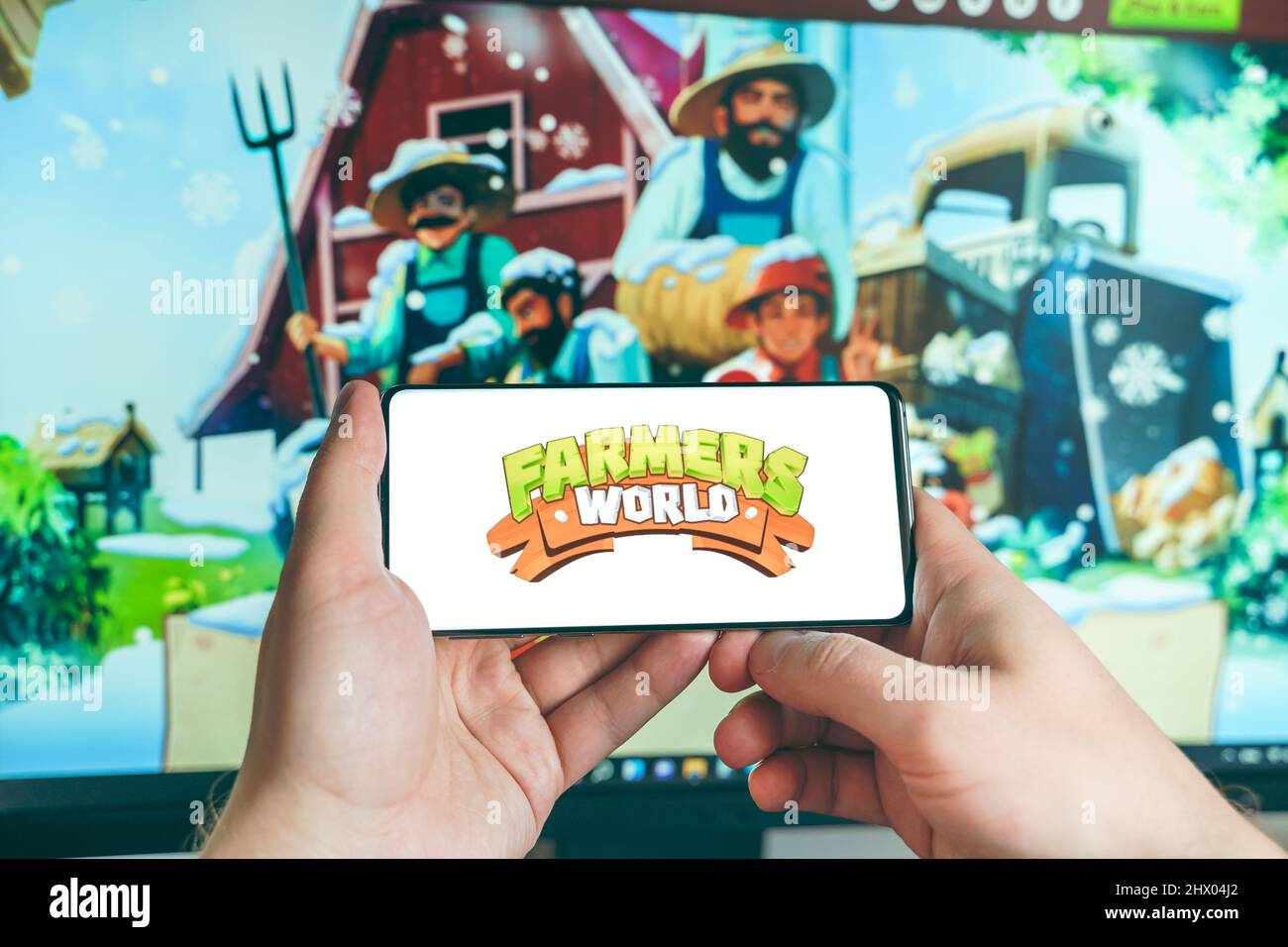 Russie Moscou 25.12.2021 logo de Farmers World. Blockchain nft ethereum  crypto-monnaie jeu de stratégie dans ordinateur portable, téléphone  mobile.Man jouant pour crypto coi Photo Stock - Alamy