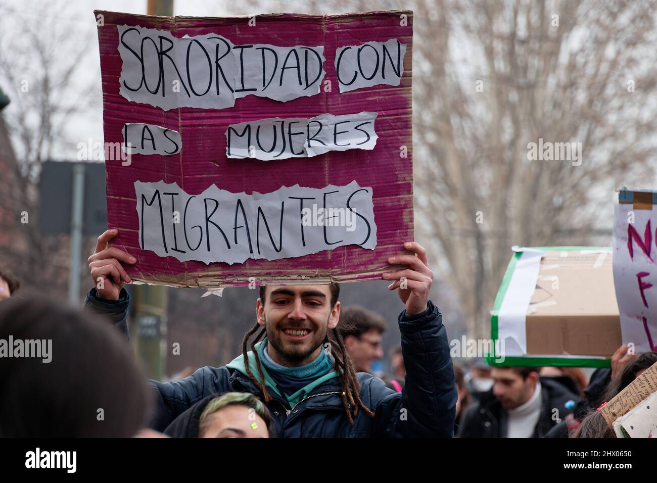 Turin, Italie. 8th mars 2022. Les militants du mouvement transféministe non una Di Meno font la grève à l'occasion de la Journée internationale de la femme et manifestent contre la violence sexiste et le nombre élevé de fémicides en Italie. Credit: MLBARIONA/Alamy Live News Banque D'Images