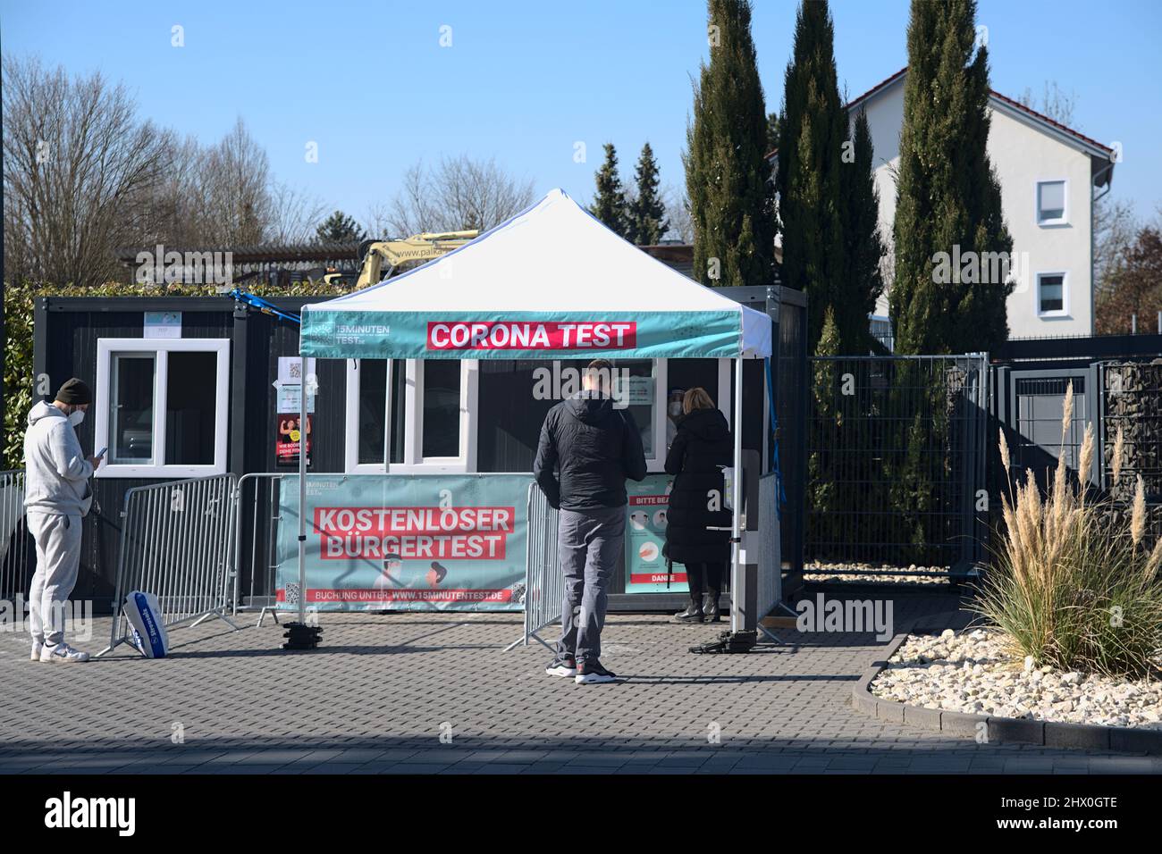 Nieder-OLM, Allemagne Mardi 03. 08,2022 au 13:30. Un centre de test temporaire Corona offre un test rapide gratuit pour le covid-19. Banque D'Images