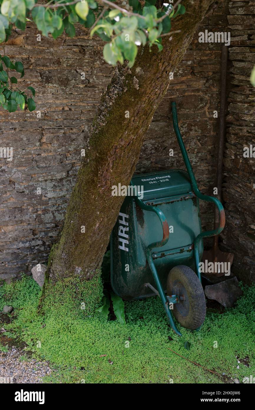 Charles Fleming HRH, Wheel barrow, Lost Gardens of Heligan, Cornwall, Angleterre, Royaume-Uni Banque D'Images