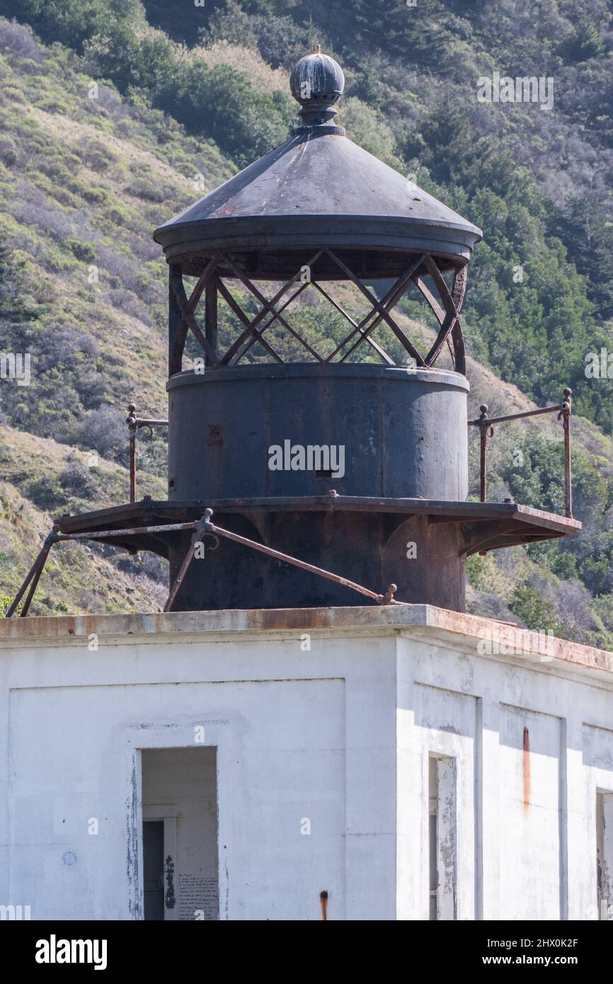 Le phare de Punta Gorda en Californie, construit en 1911, désaffecté en 1951 est un monument historique et inscrit au registre national des lieux historiques. Banque D'Images