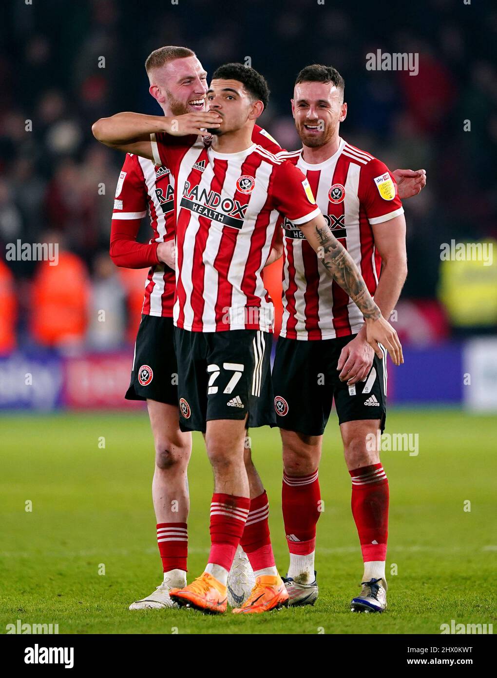 Morgan Gibbs-White de Sheffield United (au centre) célèbre à la fin du match du championnat Sky Bet à Bramall Lane, Sheffield. Date de la photo: Mardi 8 mars 2022. Banque D'Images