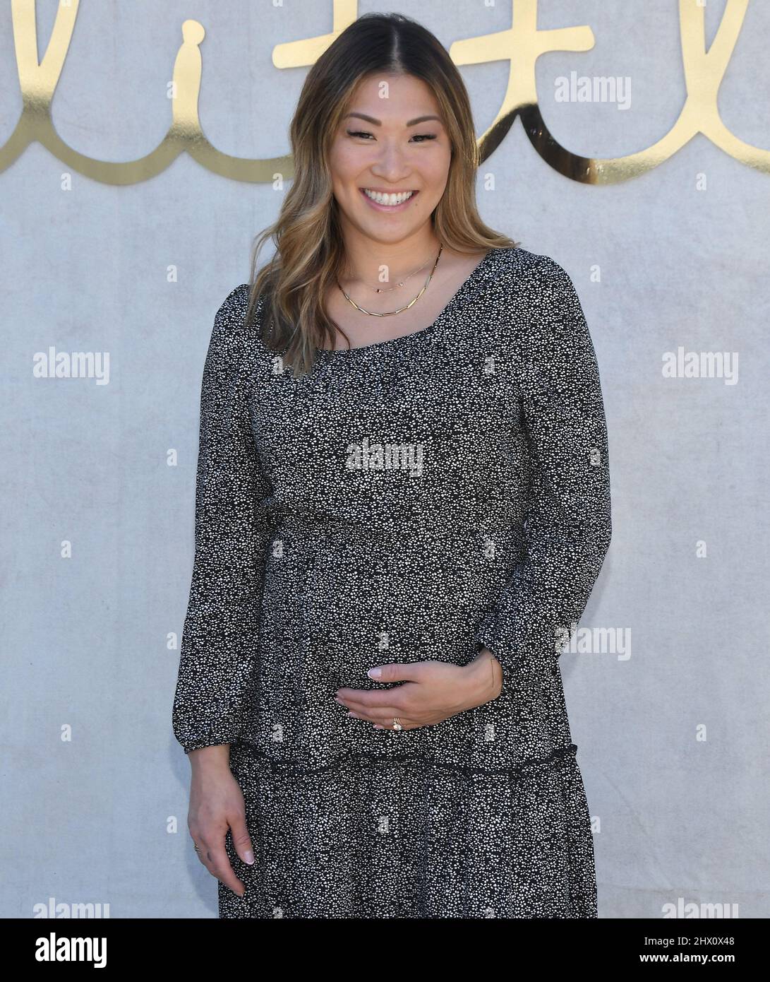 Los Angeles, États-Unis. 08th mars 2022. Jenna Ushkowitz arrive au déjeuner de la Journée internationale de la femme de Little Market qui a eu lieu dans une résidence privée à Los Angeles, CA, le mardi 8 mars 2022. (Photo par Sthanlee B. Mirador/Sipa USA) crédit: SIPA USA/Alay Live News Banque D'Images