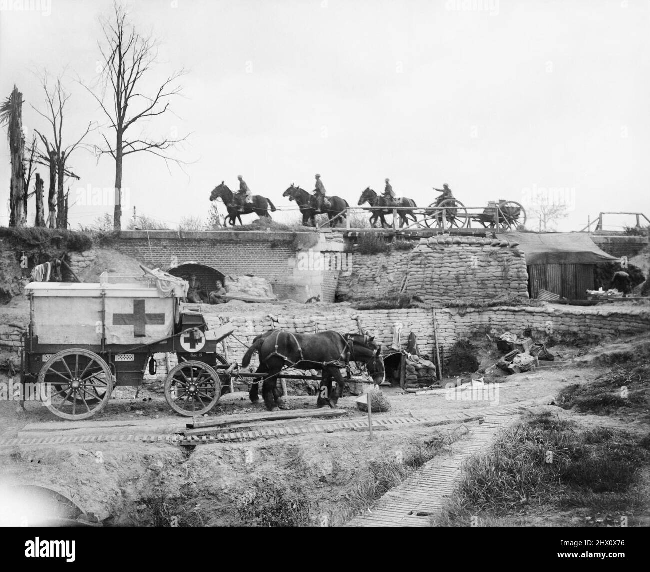 Poste d'aide régimentaire et ambulance équestre du corps médical royal de l'armée devant Zillebeke, le 24 septembre 1917. Banque D'Images