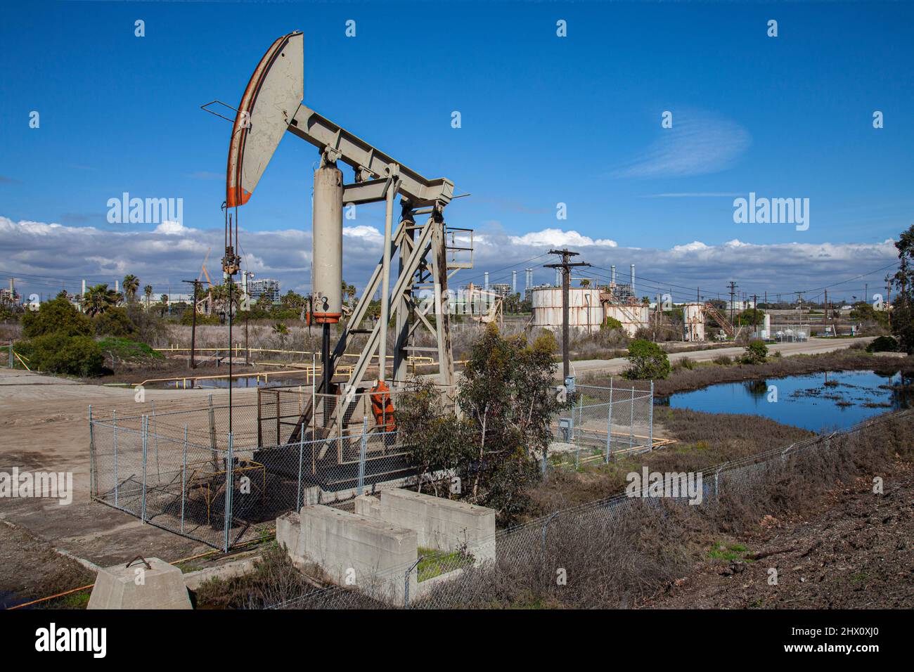 Les terres humides de Los Cerritos, autrefois des terres humides florissantes, sont maintenant la plupart du temps privées et utilisées pour les opérations d'extraction et de traitement du pétrole. Long Beach, Cali Banque D'Images