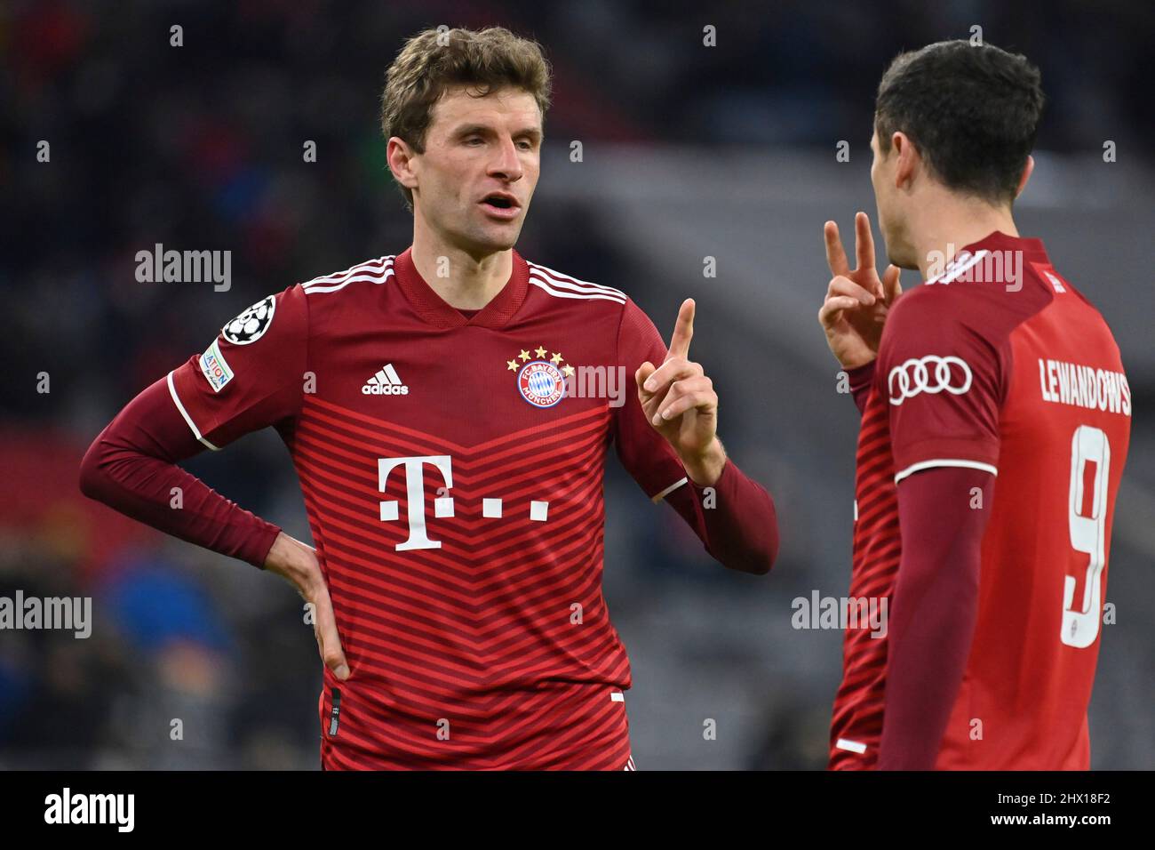 Munich, Allemagne. 08th mars 2022. De gauche à droite : Thomas MUELLER (MULLER, FC Bayern Munich), Robert LEWANDOWSKI (FC Bayern Munich), geste, action. Ligue des champions de football / Round de 16 FC Bayern Munich - RB Salzburg 7-1, le 8th mars 2022 ALLIANZARENA . Credit: dpa/Alay Live News Banque D'Images