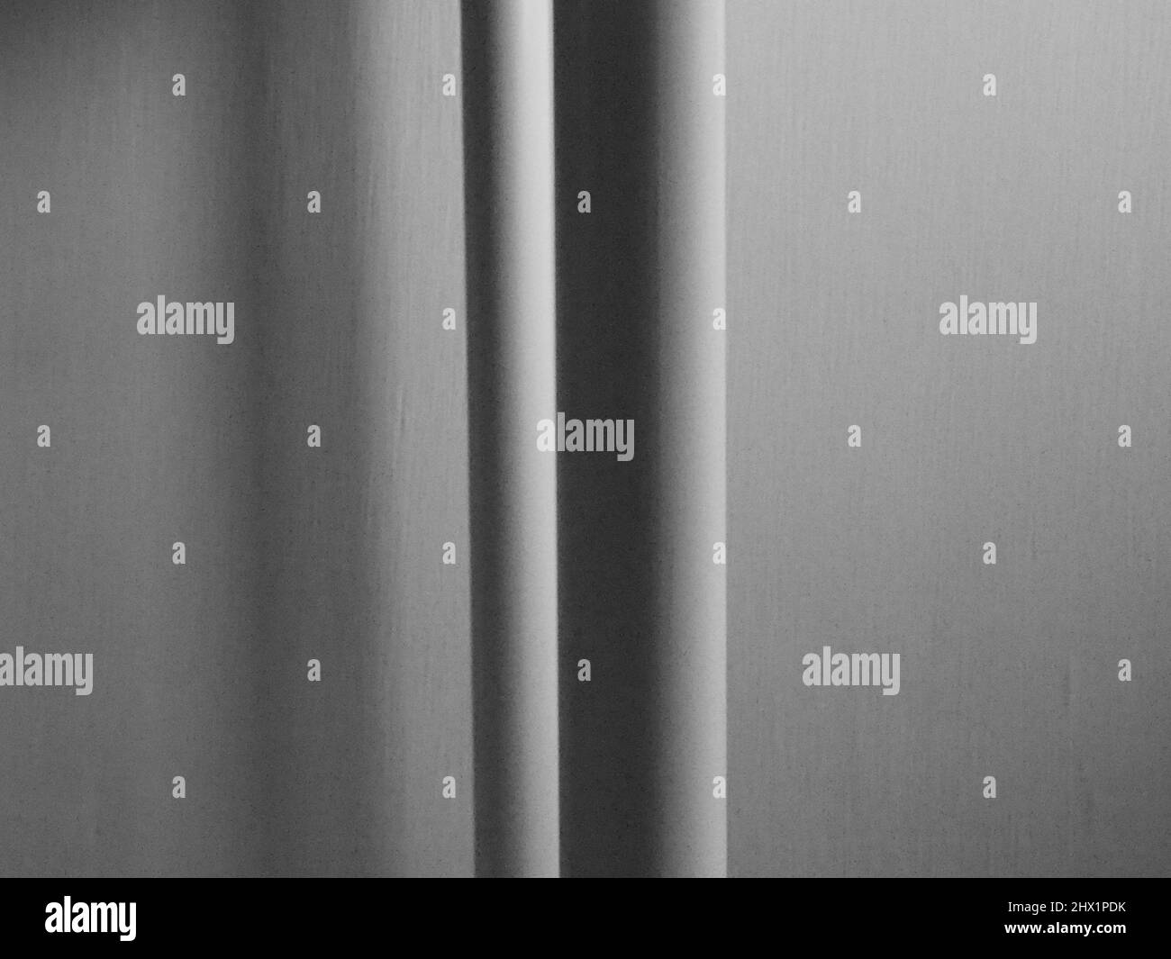 Tubes blancs sur fond blanc - Résumé photographie d'art flou image mystique Banque D'Images