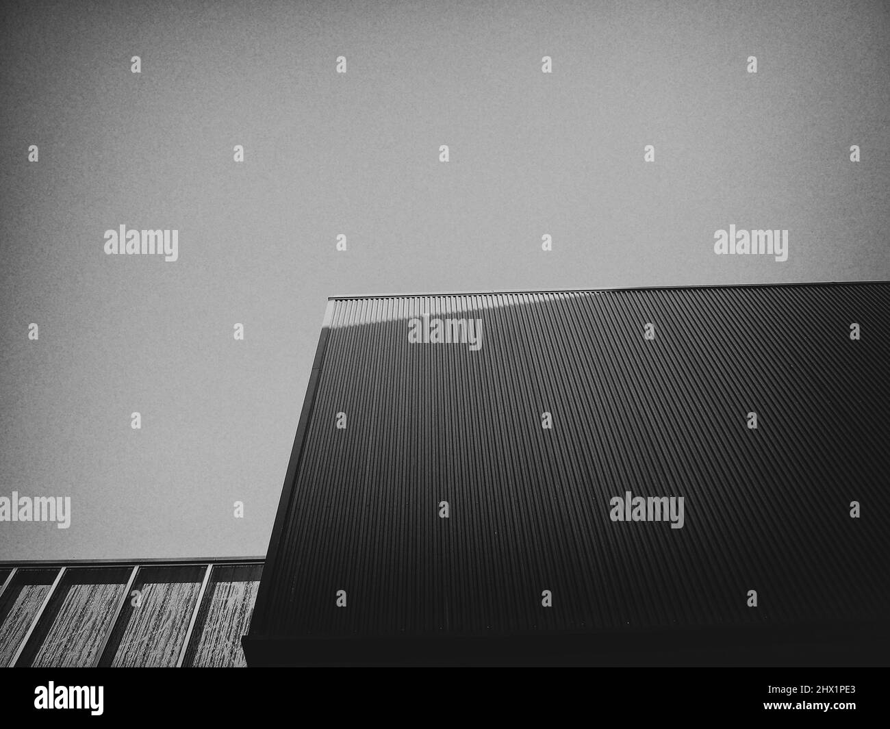 Photographie architecturale en noir et blanc - style minimaliste, arrière-plan moderne du bâtiment Banque D'Images
