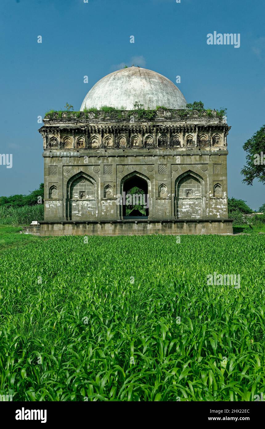 Ancienne tombe d'Ahmad Nijam Shah kabar à Baag Roza de l'État d'Ahemadnagar Maharashtra Inde Banque D'Images
