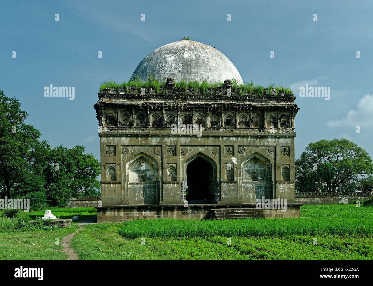 Ancienne tombe d'Ahmad Nijam Shah kabar à Baag Roza de l'État d'Ahemadnagar Maharashtra Inde Banque D'Images