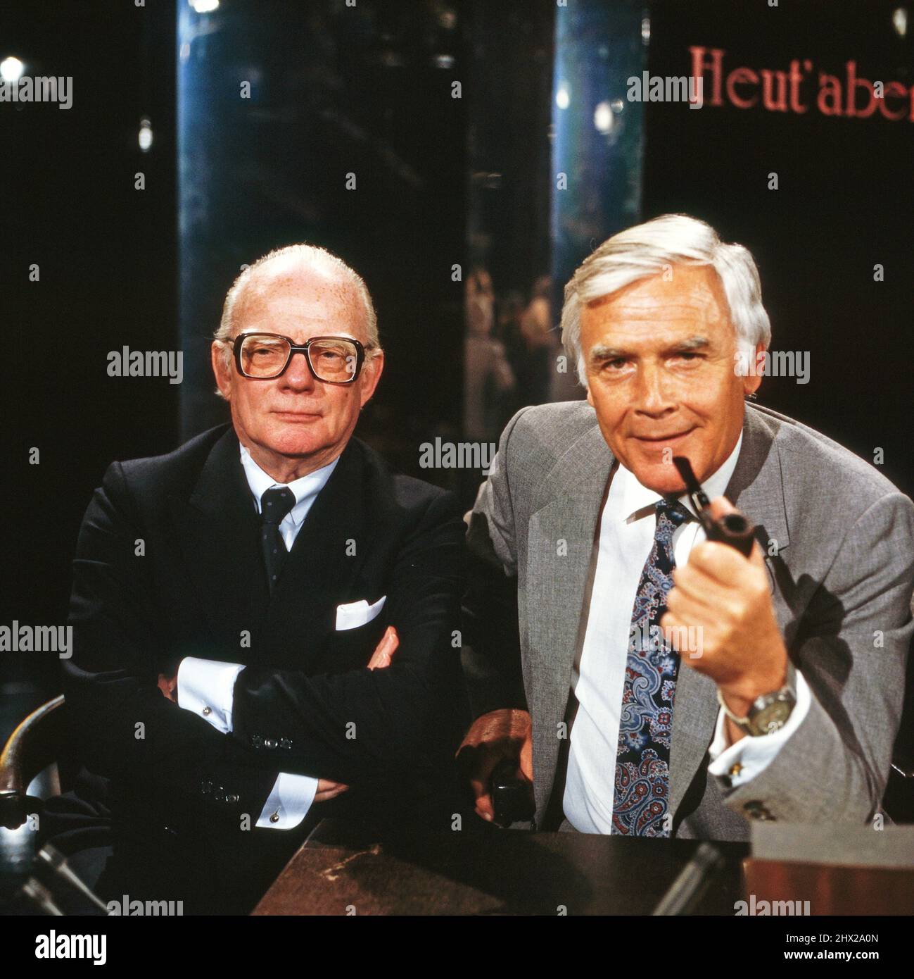 Heut' abend, Talkshow des Bayerischen Rundfunks, 1983, Gast: Werner Höfer, deutscher journaliste, modérateur und Fernsehdirektor beim Westdeutschen Rundfunks, mit Moderator und Gastgeber: Joachim Fuchsberger. Heut abend, salon BR talk, 1983, invité: Werner Hoefer, journaliste allemand, Modérateur et directeur de la télévision WDR, ici avec le présentateur et animateur: Joachim Fuchsberger. Banque D'Images