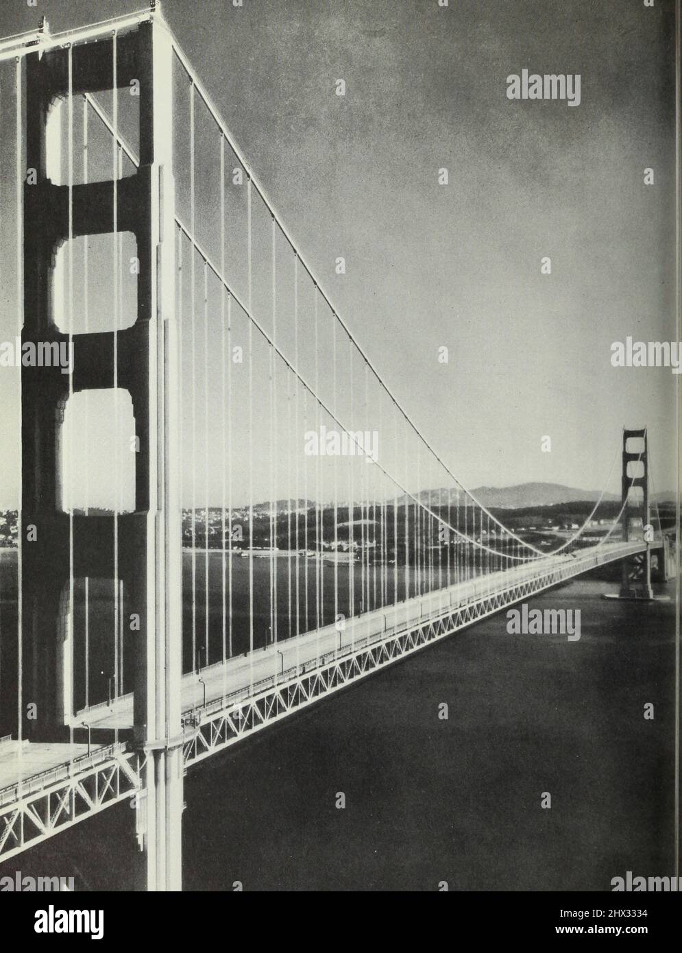 Le centre du pont du Golden Gate principal depuis le Golden Gate Bridge; rapport de l'ingénieur en chef au conseil d'administration du Golden Gate Bridge and Highway District, Californie, septembre 1937 Banque D'Images