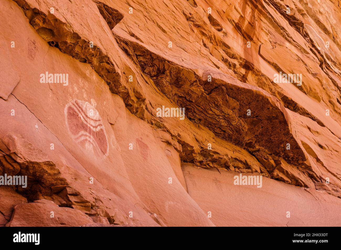 Le Baseball Man est un ancien pictogramme ancestral Puebloan Native American à Chinle Wash sur la réserve Navajo en Utah. Il a été peint plus th Banque D'Images