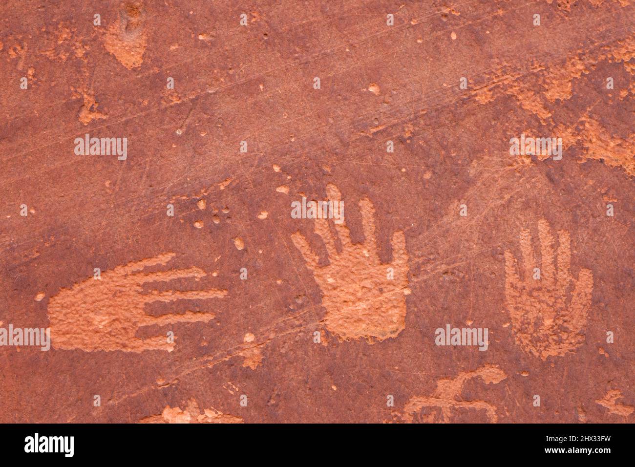 Le Desecration Panel est un long groupe de panneaux d'art rupestre le long de la rivière San Juan dans l'Utah. Les ont été fabriqués par le BasketMaker Culture entre 1500 BC - Banque D'Images