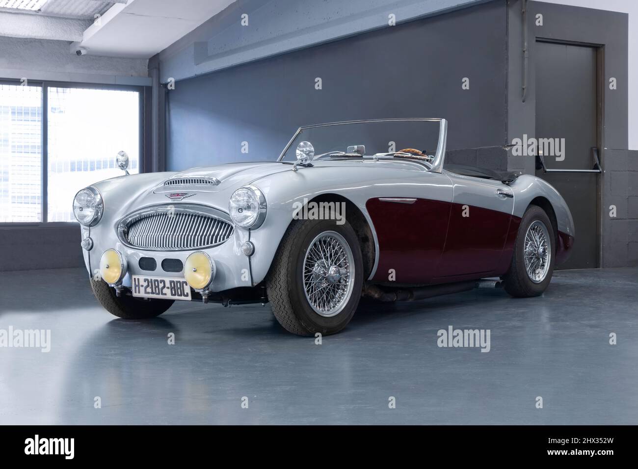 BARCELONE, ESPAGNE-20 NOVEMBRE 2021: 1962 Austin-Healey 3000 Mark II BJ7 sport convertible Banque D'Images