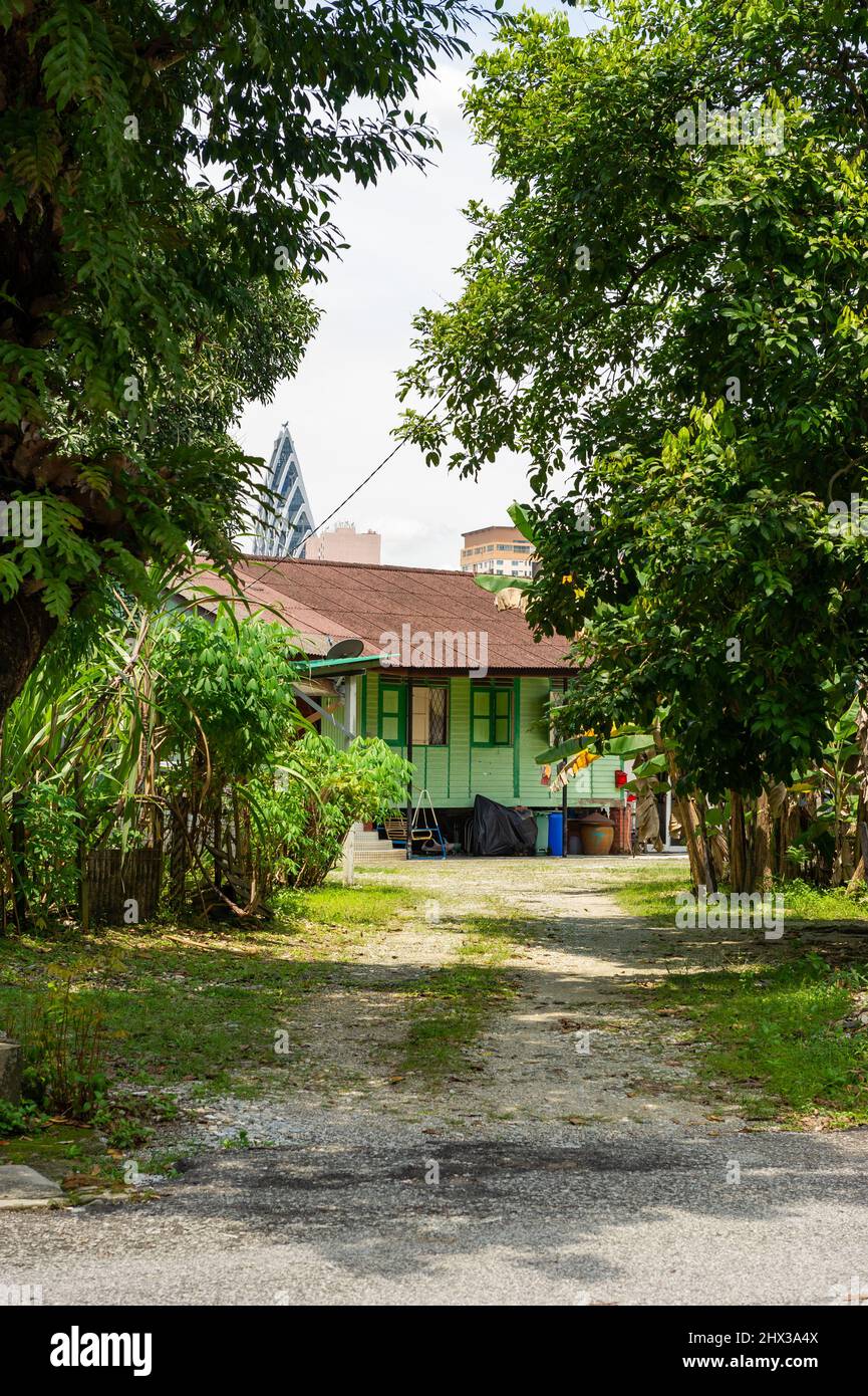 Ancienne maison traditionnelle avec une allée principale à Kampung Baru, Kuala Lumpur Banque D'Images