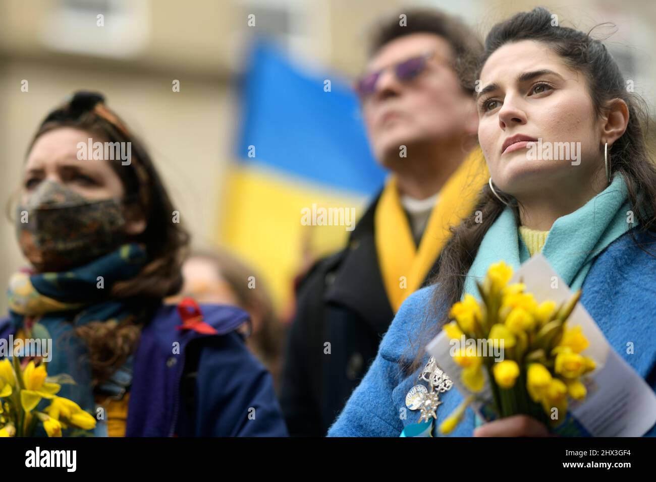 Edinburgh, Écosse, Royaume-Uni Mars 09 2022. Des artistes écossais pour l'Ukraine se réunissent à l'extérieur du Consulat général de Russie pour protester contre l'invasion ukrainienne et la guerre avec de la musique, des chansons, des lectures et des visuels. Credit sst/alamy Live News Banque D'Images