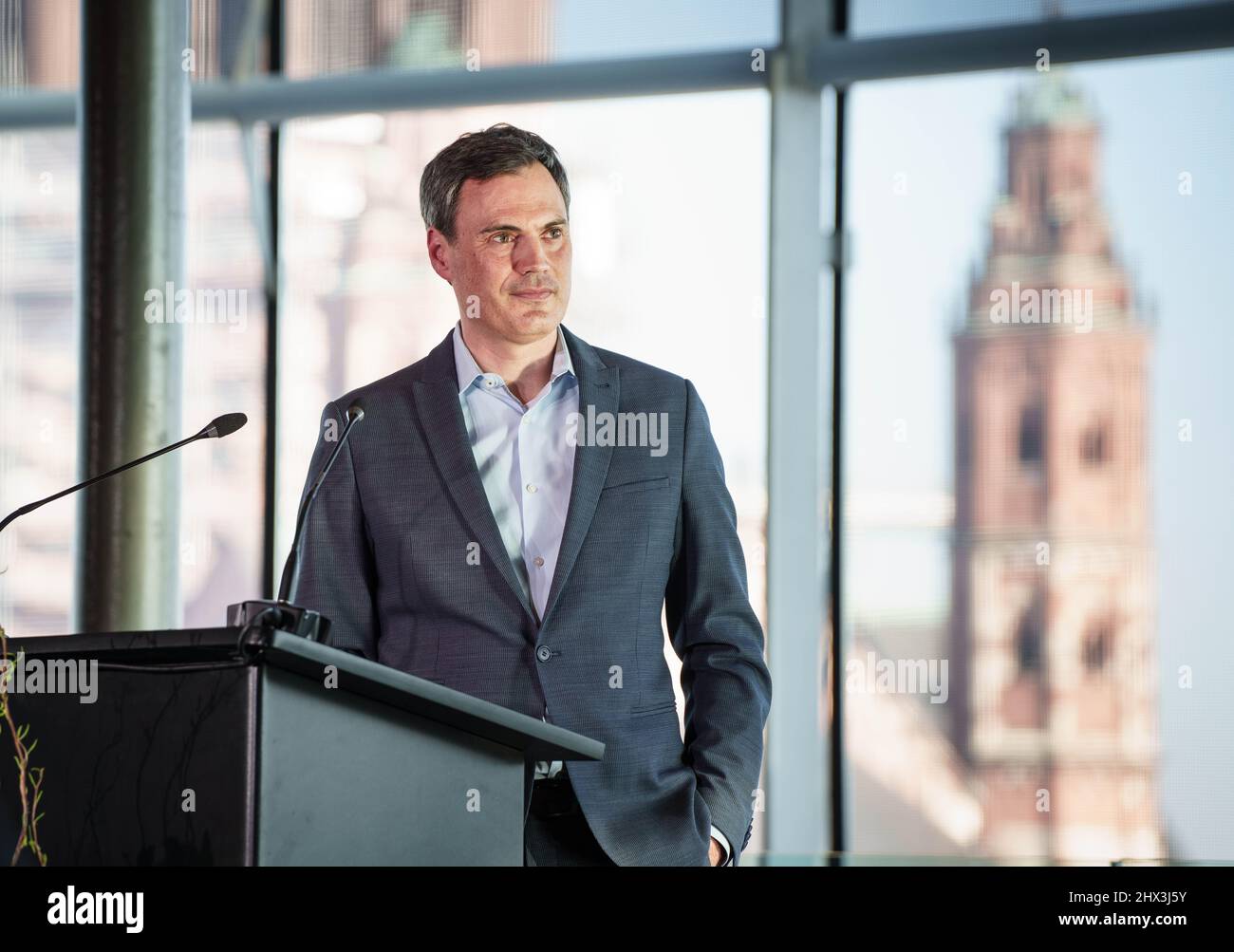 Mayence, Allemagne. 09th mars 2022. Norbert Himmler, le directeur désigné de la ZDF, s'exprime au Staatstheater lors de la présentation du nouveau secrétaire de ville de Mayence. Credit: Frank Rumpenhorst/dpa/Alay Live News Banque D'Images