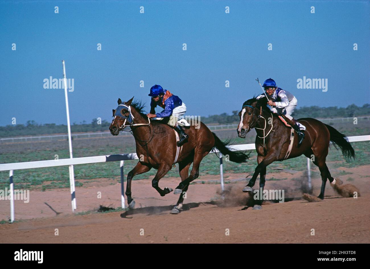 Australie. Queensland. Courses hippiques sur piste de terre. Banque D'Images