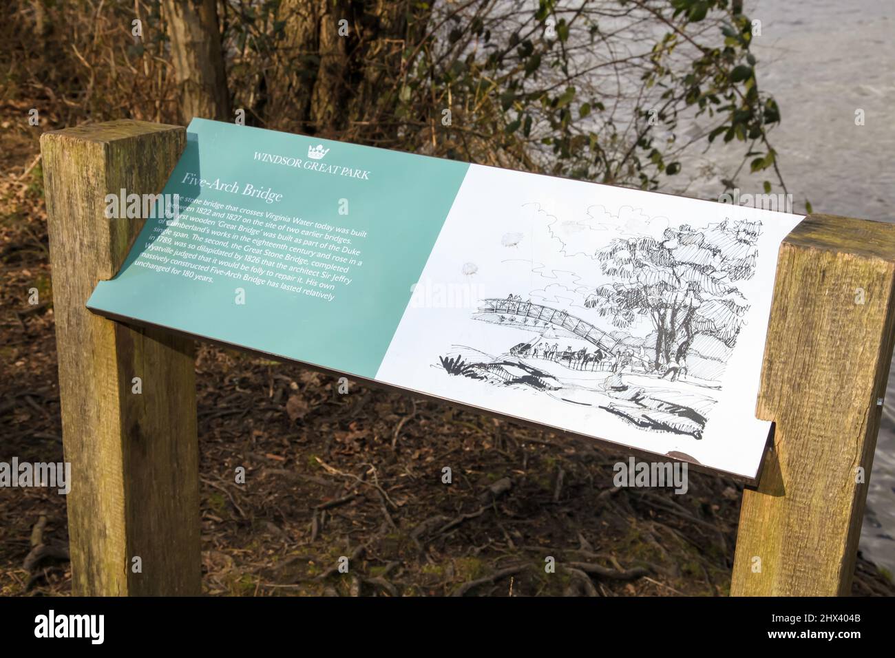 The Five Arch Bridge à Virginia Water Lake, Windsor Great Park, Surrey, Angleterre, Royaume-Uni Mars 2022 Banque D'Images