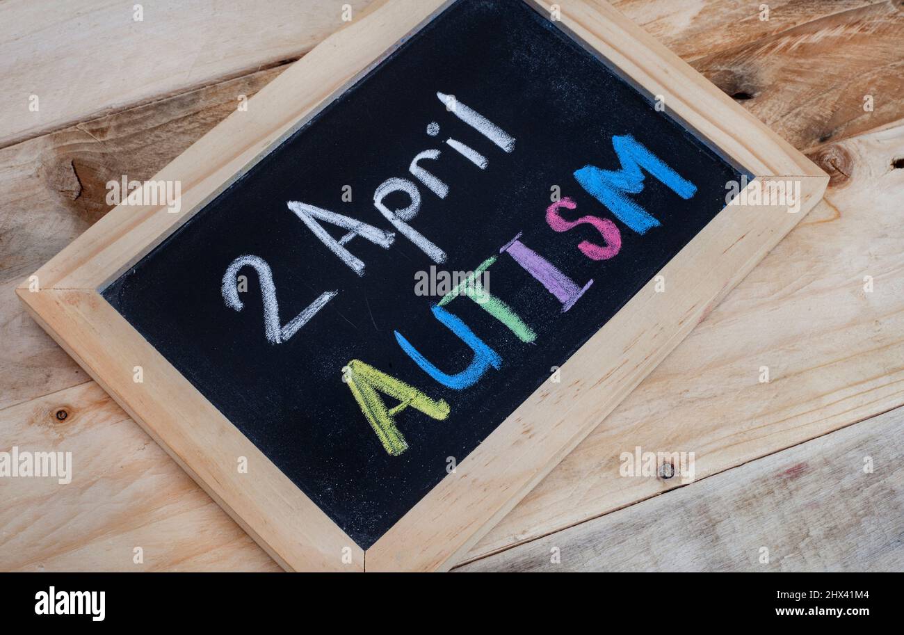 Autisme écrit sur tableau noir, 2 avril Journée mondiale de l'autisme Banque D'Images