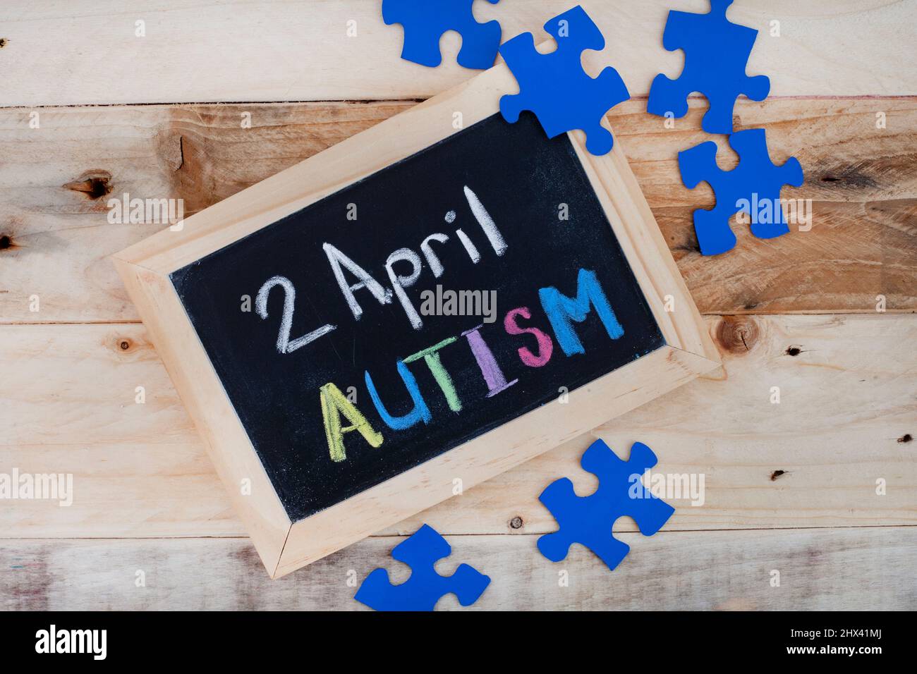 Autisme écrit sur tableau noir, 2 avril Journée mondiale de l'autisme Banque D'Images