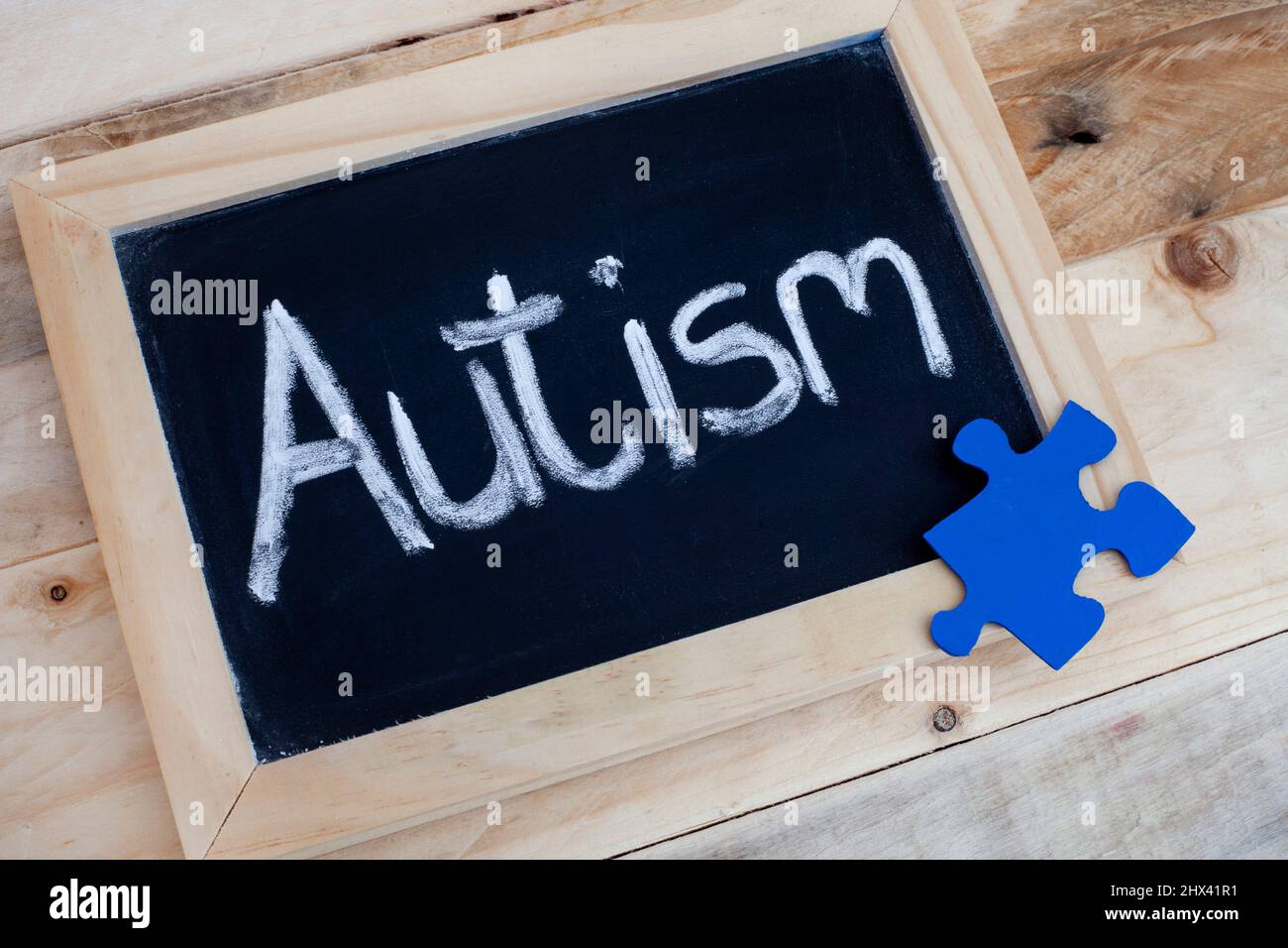 Autisme écrit sur tableau noir, 2 avril Journée mondiale de l'autisme Banque D'Images