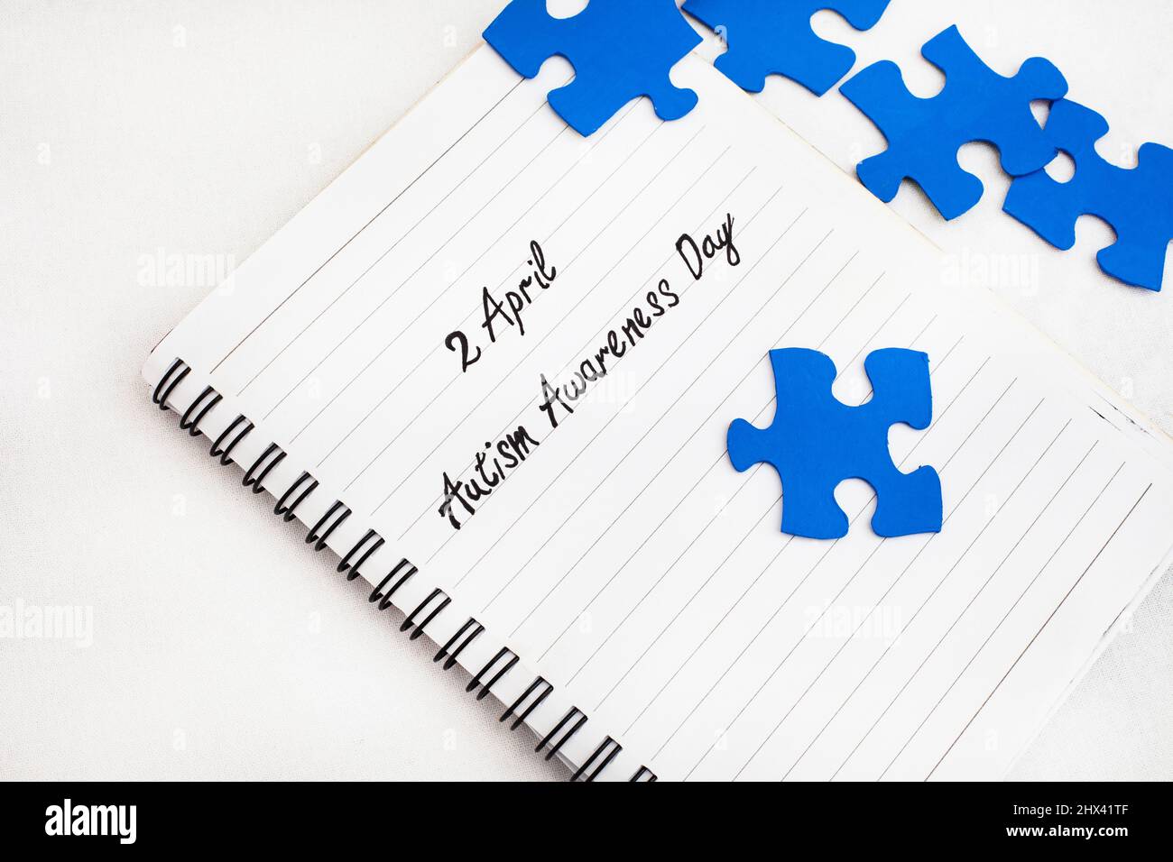 Journée de sensibilisation à l'autisme 2 avril, manuscrit sur ordinateur portable Banque D'Images